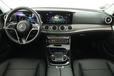 Mercedes-Benz E - 2021