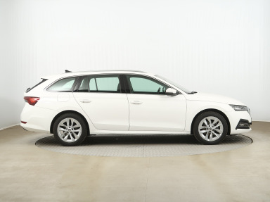 Škoda Octavia - 2023