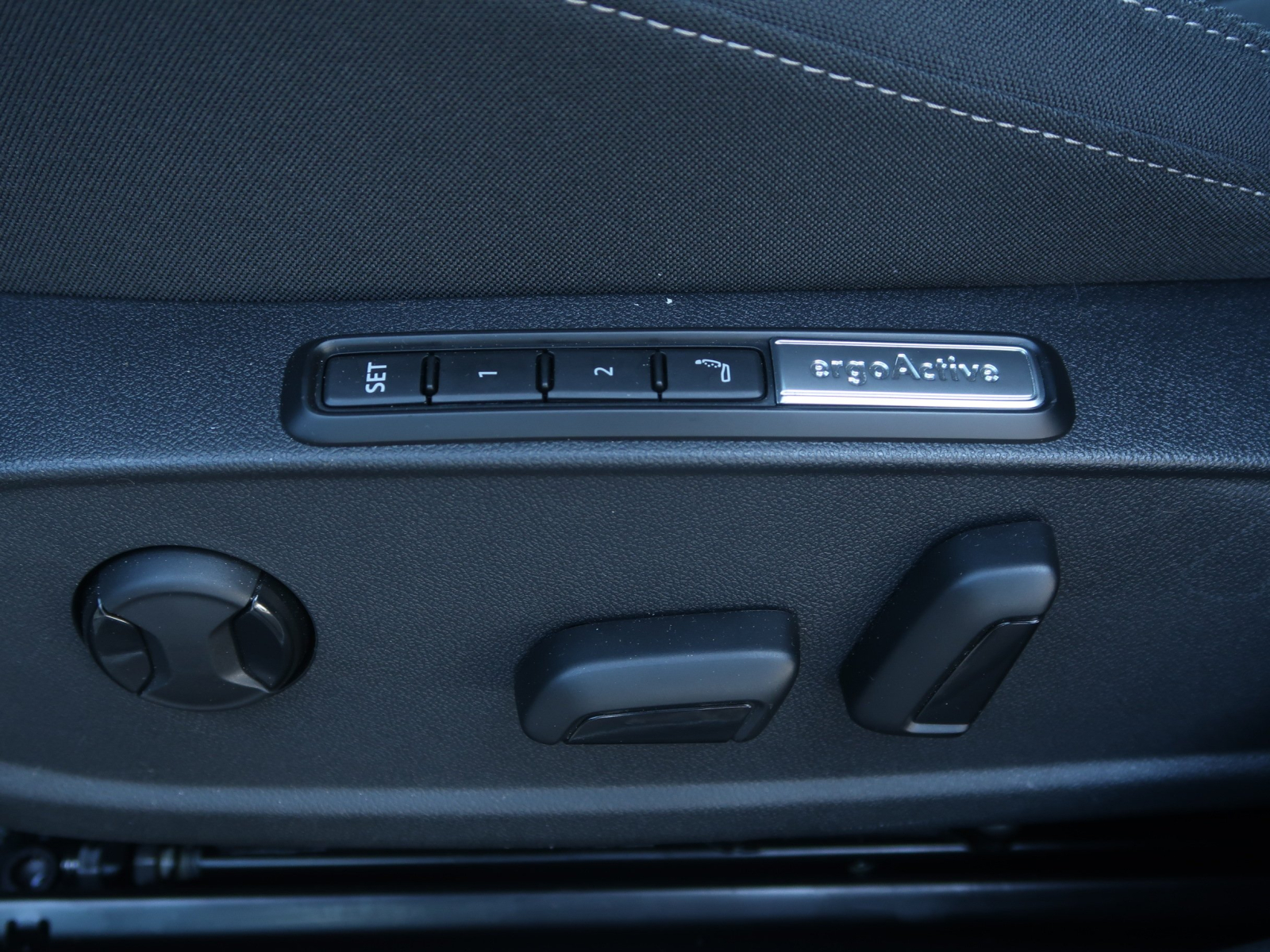 Volkswagen Golf - 2024