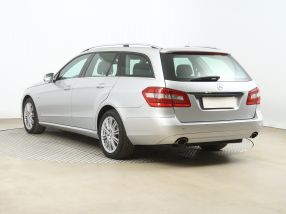 Mercedes-Benz E - 2010
