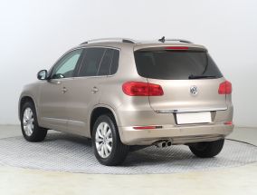 Volkswagen Tiguan - 2012