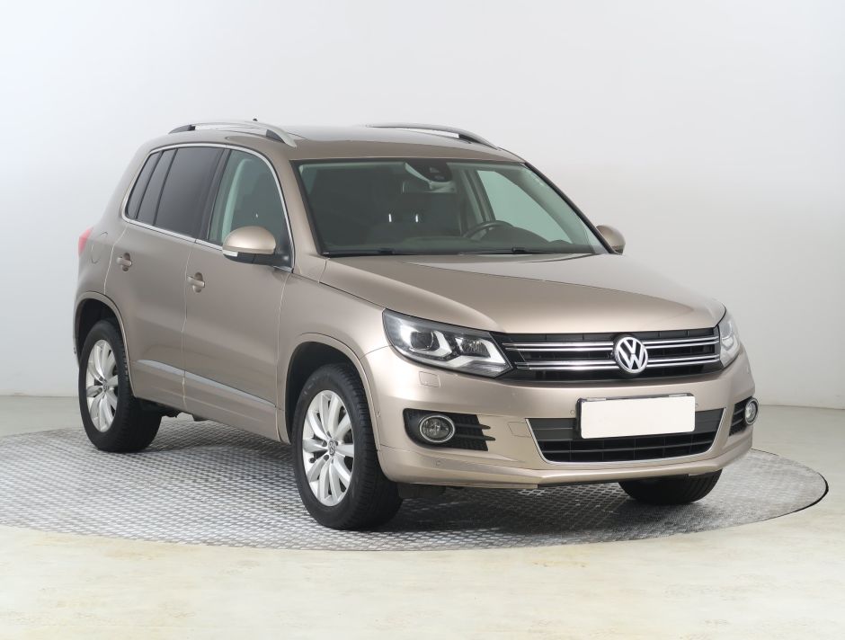 Volkswagen Tiguan - 2012