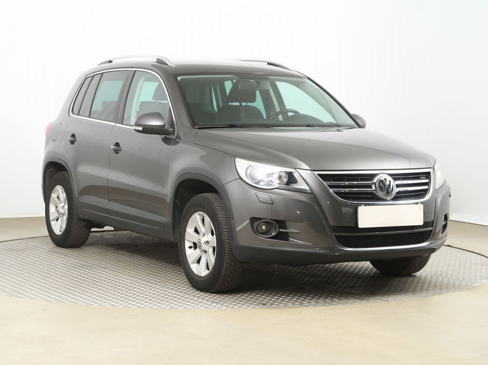 Volkswagen Tiguan - 2011
