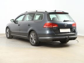 Volkswagen Passat - 2011