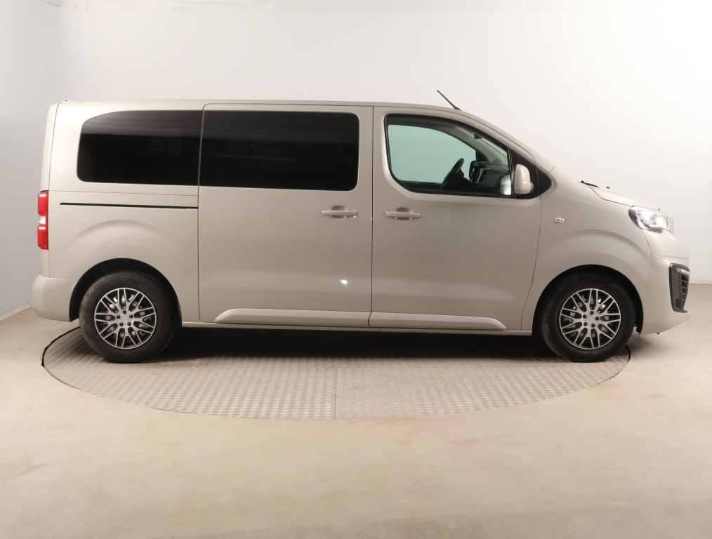 Peugeot Traveller