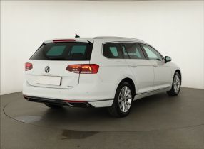 Volkswagen Passat - 2021