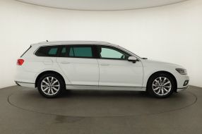 Volkswagen Passat - 2021