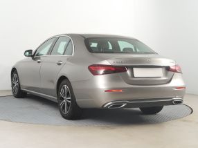 Mercedes-Benz E - 2021