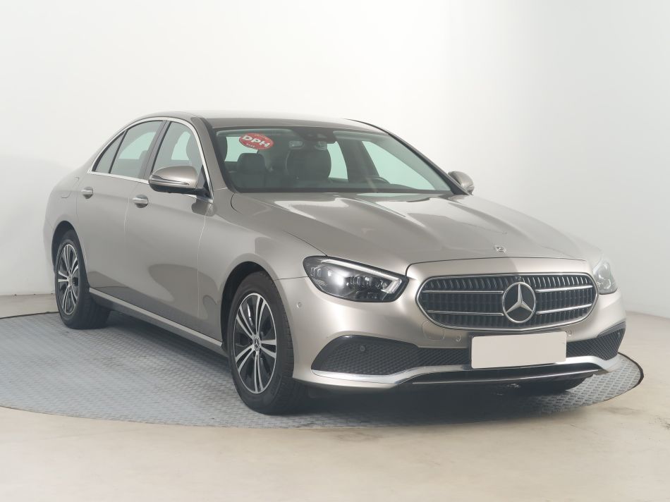 Mercedes-Benz E - 2021