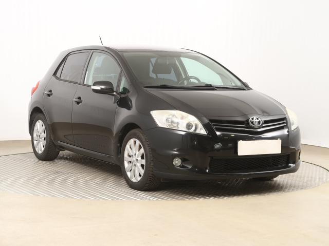 Toyota Auris 2011