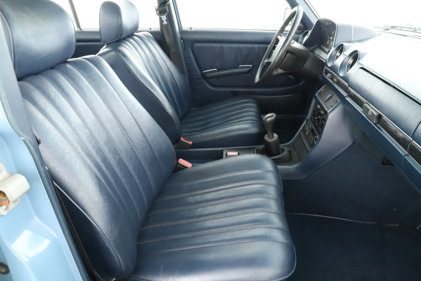 Mercedes-Benz W123, 1982