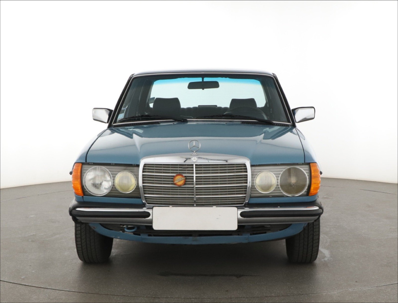 Mercedes-Benz W123, 1982