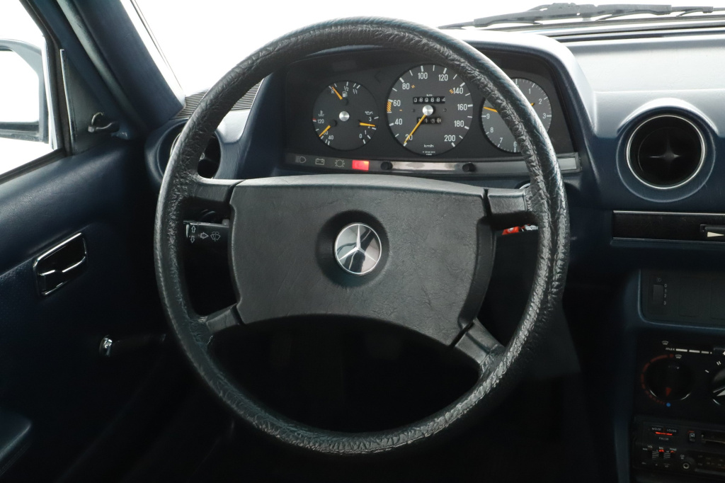 Mercedes-Benz W123