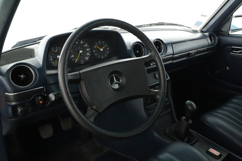 Mercedes-Benz W123, 1982