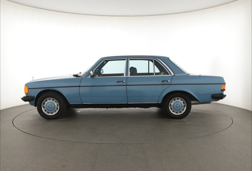 Mercedes-Benz W123, 1982