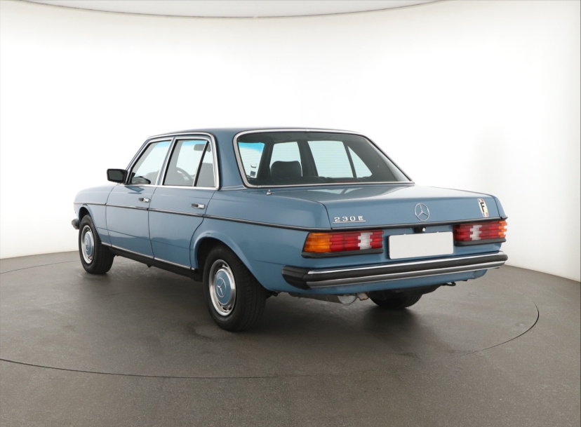 Mercedes-Benz W123, 1982