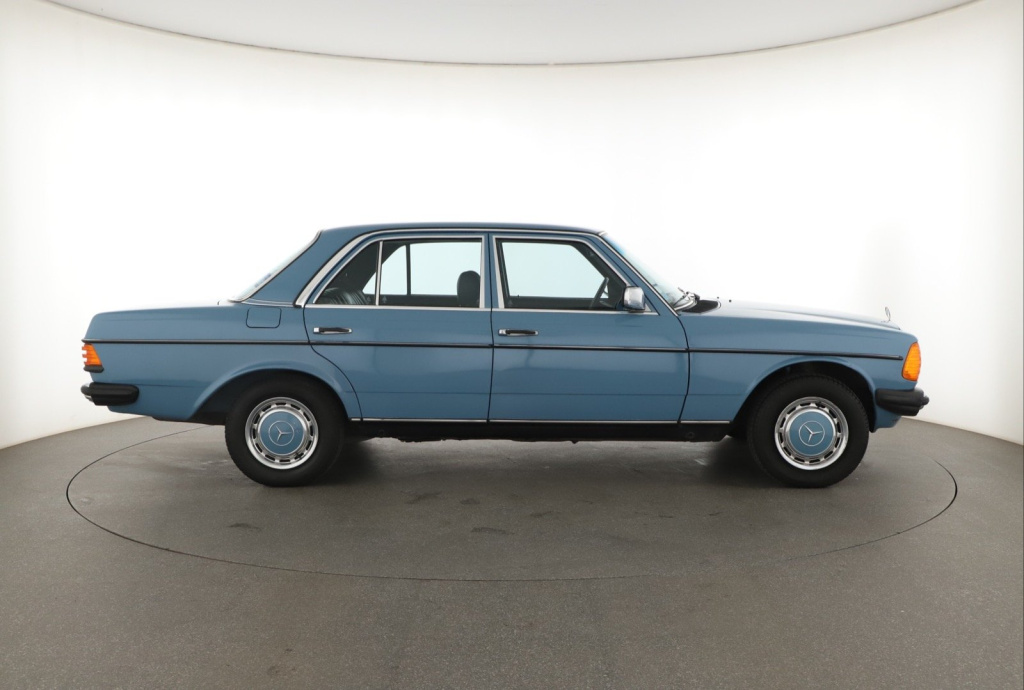 Mercedes-Benz W123