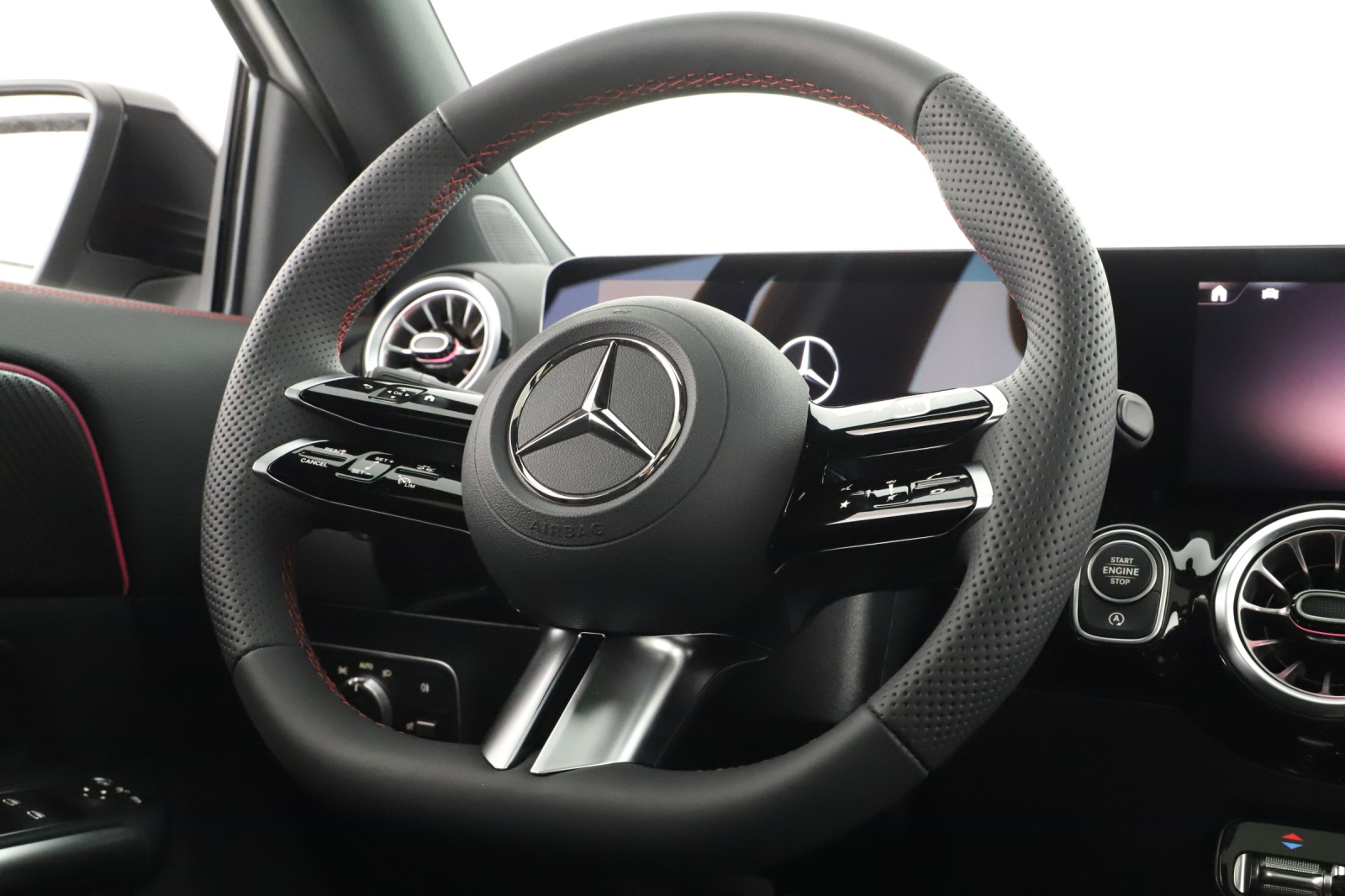 Mercedes-Benz GLA - 2025