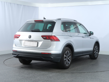 Volkswagen Tiguan - 2020