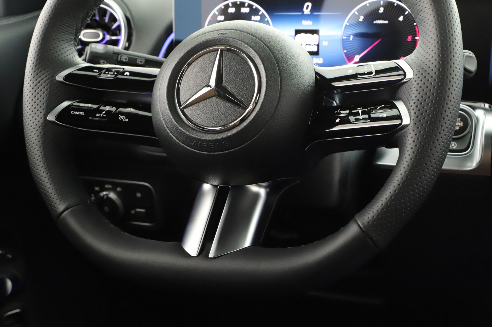 Mercedes-Benz GLB - 2025