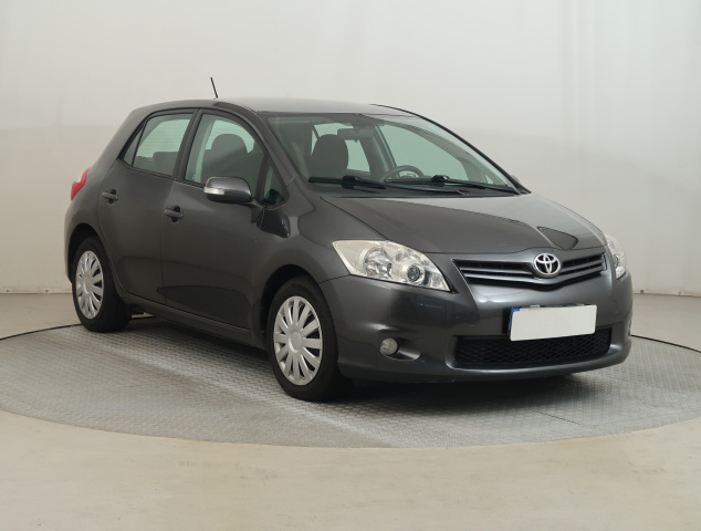 Toyota Auris, 2010