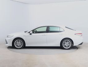 Toyota Camry - 2020