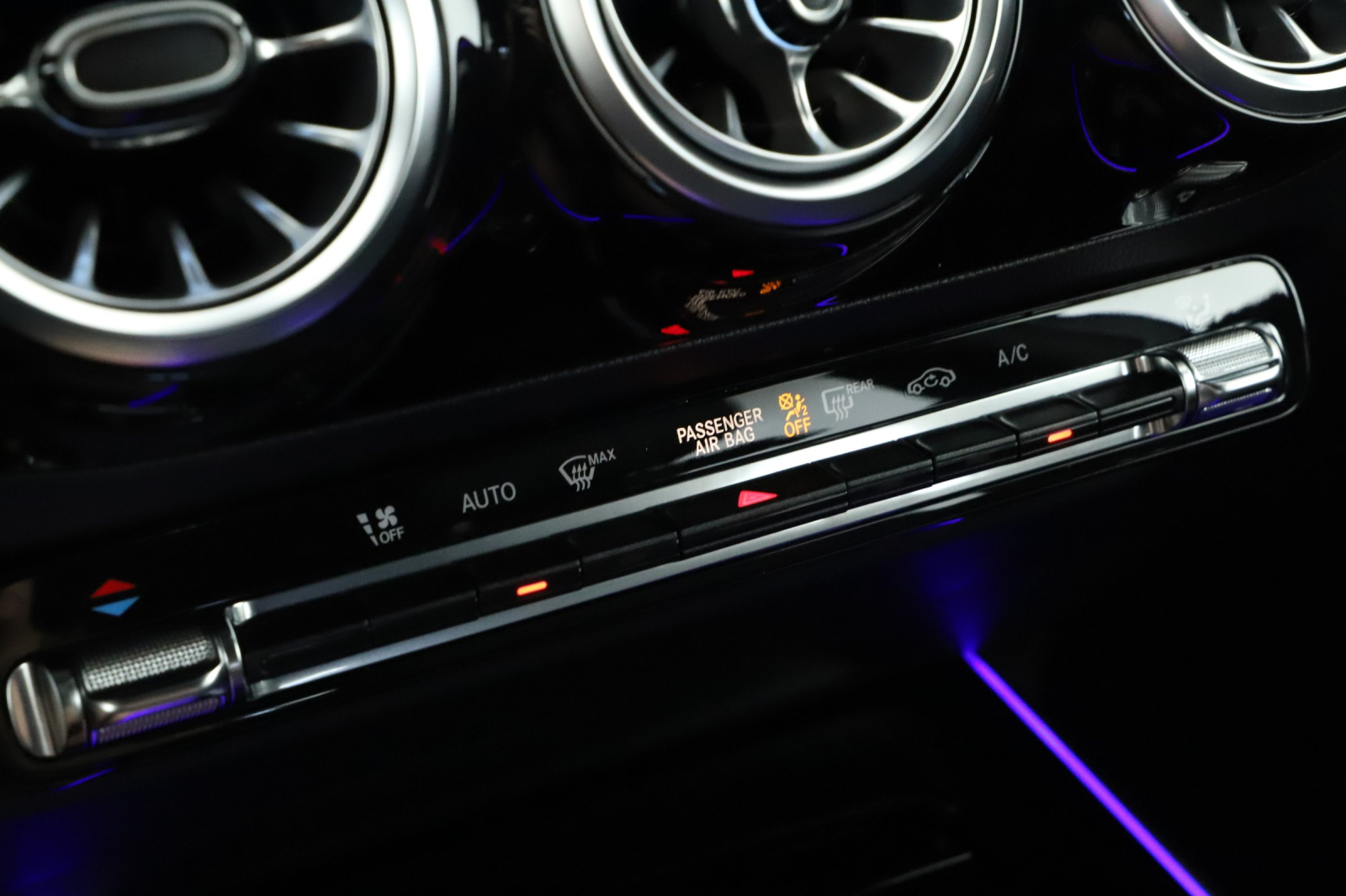 Mercedes - Benz GLA - 2025