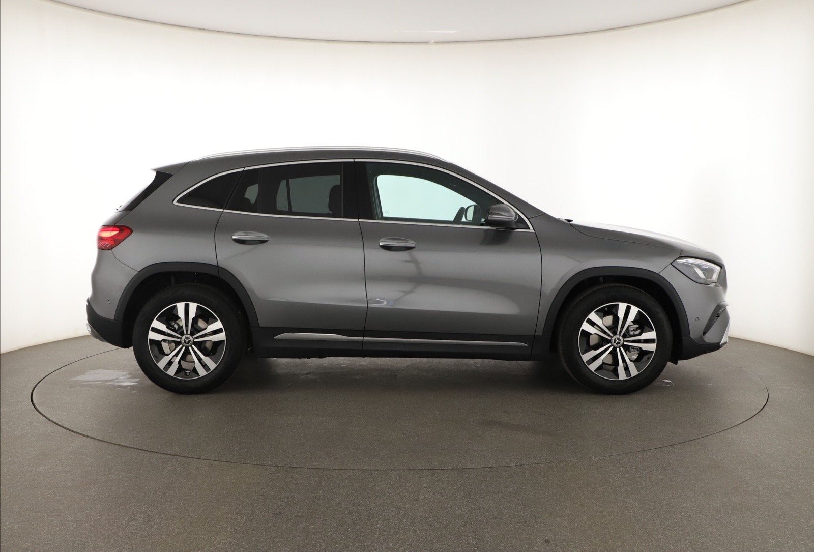 Mercedes - Benz GLA - 2025