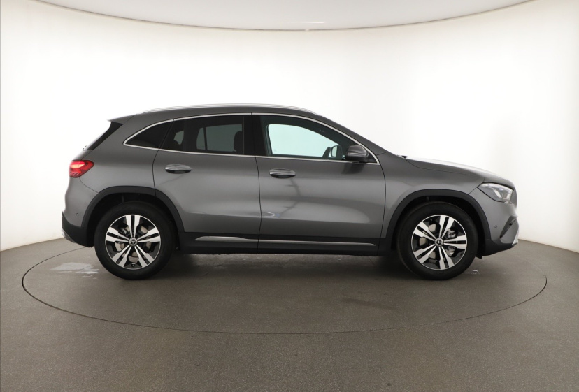 Mercedes-Benz GLA, 2025