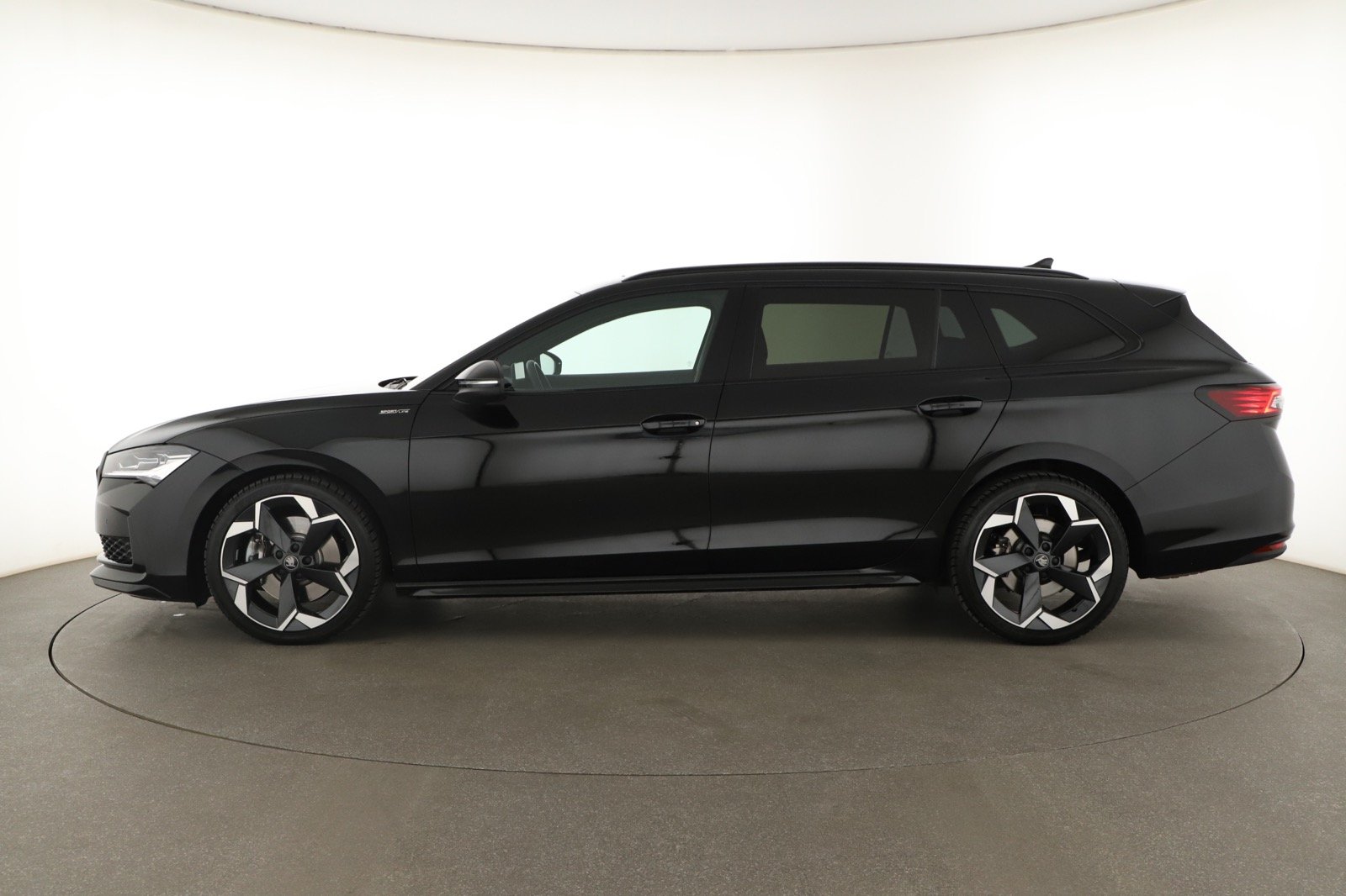 Škoda Superb - 2025