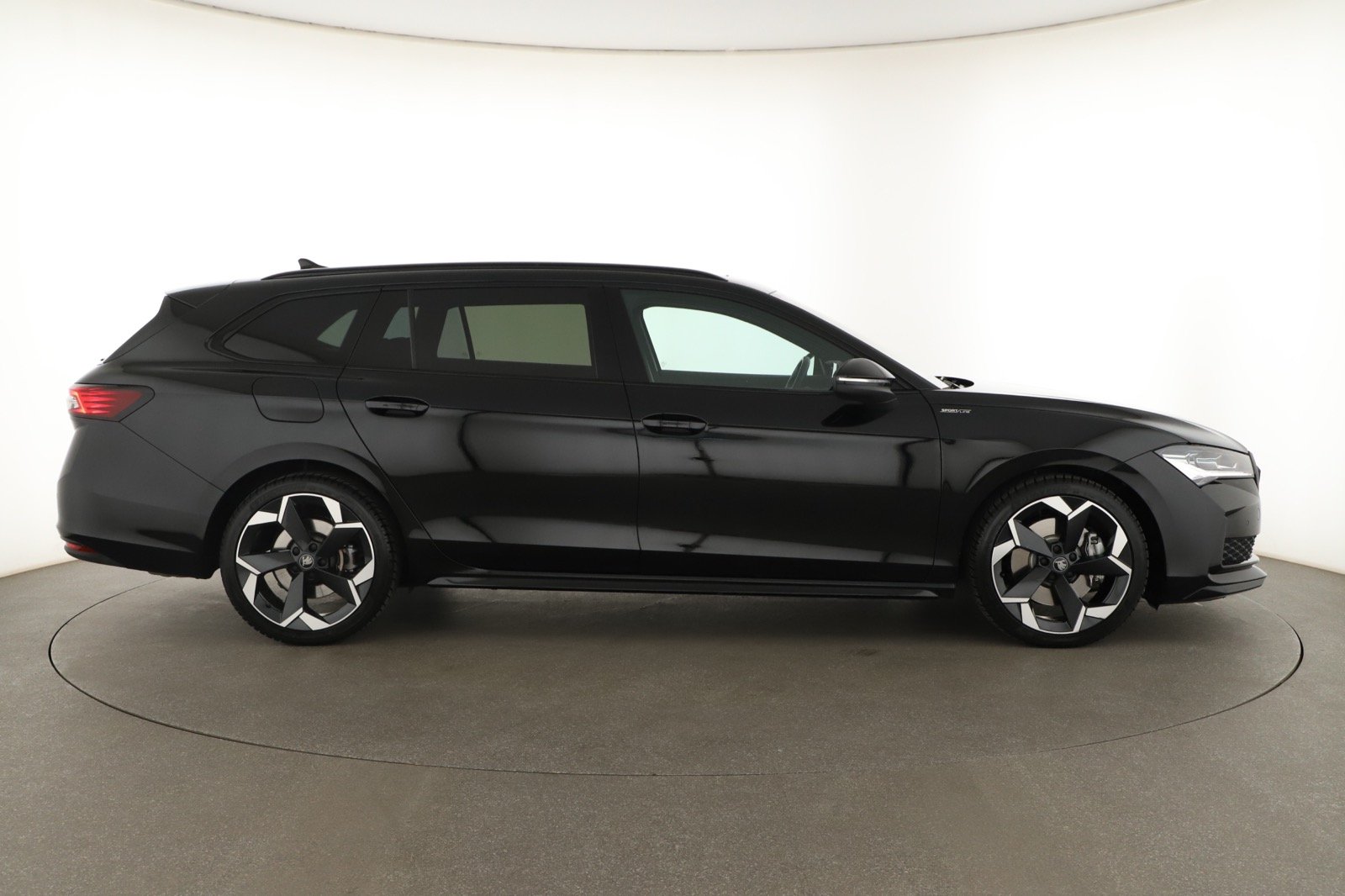 Škoda Superb - 2025