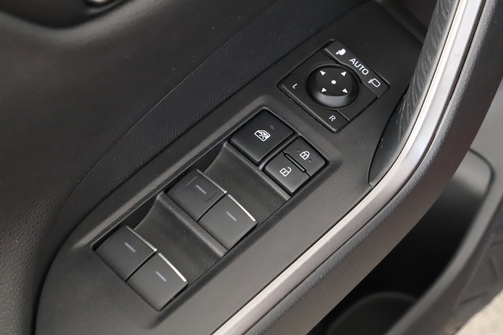 Toyota RAV 4 - 2024