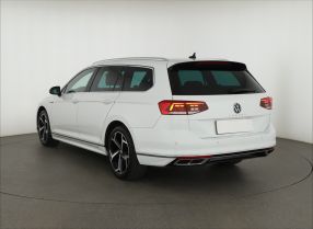 Volkswagen Passat - 2021