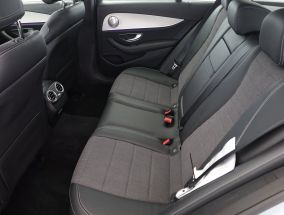 Mercedes-Benz E - 2021