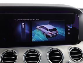 Mercedes-Benz E - 2021