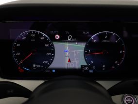 Mercedes-Benz E - 2021