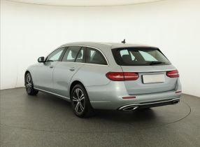 Mercedes-Benz E - 2021