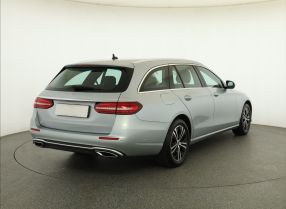 Mercedes-Benz E - 2021