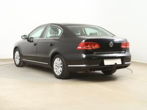 Volkswagen Passat - 2011