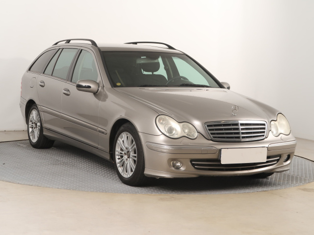 Mercedes-Benz C 2005