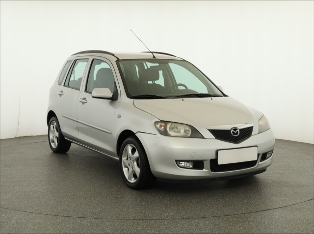 Mazda 2, 2004