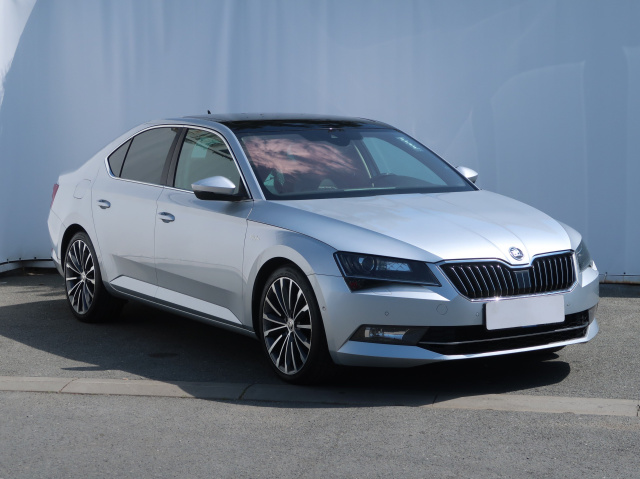 Škoda Superb 2016