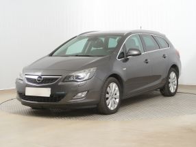 Opel Astra - 2011