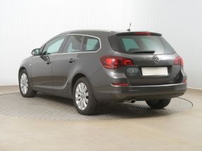 Opel Astra - 2011
