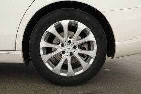 Mercedes-Benz E - 2019