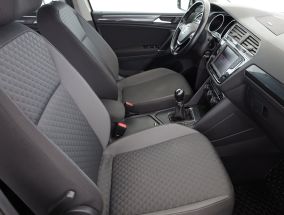 Volkswagen Tiguan - 2016