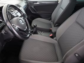 Volkswagen Tiguan - 2016