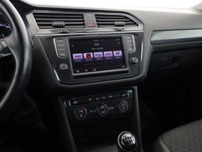 Volkswagen Tiguan - 2016
