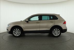Volkswagen Tiguan - 2016