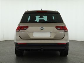 Volkswagen Tiguan - 2016